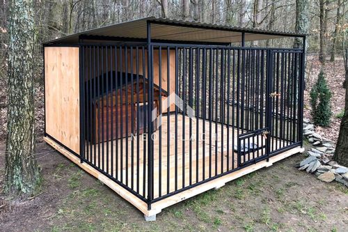 Kojec dla Psów 3x3m drewniana podłoga Zabudowane ściany uchwyt miski NB167 na Arena.pl