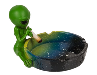 Popielniczka z Obcym Trzymającym w Rękach Jointa Zielony Kosmita