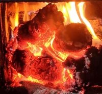 BRYKIET KOMINKOWY W KARTONIE 25 KG walec drzewny mieszany kominek drewno