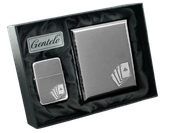 Zestaw Prezentowy: Zapalniczka Benzynowa z Papierośnicą z Grawerem Karty