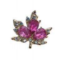 Pięknie lśniąca broszka liść klonu z białymi i różowymi kryształkami 2,5cm