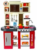 Duża Kuchnia Ze Zlewem I Wodą Szafki I Akcesoria