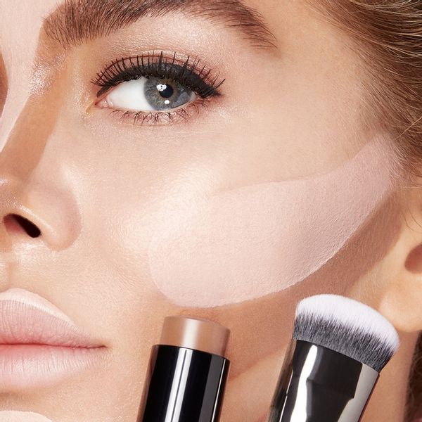 KIKO Sculpting Touch Stick Contour 200 Hazelnut zdjęcie 5