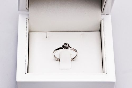 Złoty pierścionek PBD3748W - Diament na Arena.pl