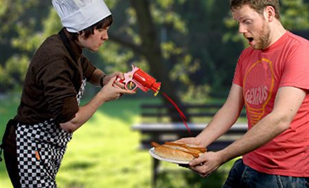 Keczupowy pistolet na Arena.pl