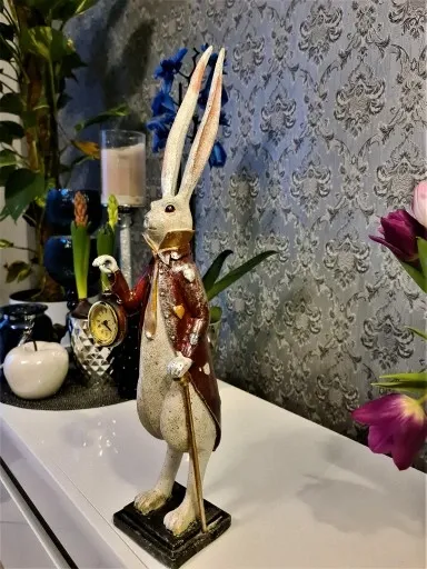 FIGURKA FIGURA - ZAJĄC KRÓLIK Z ZEGAREM model I zdjęcie 5