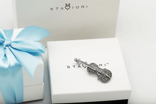 broszka srebrna skrzypce z markazytami na Arena.pl