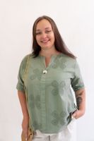 Asymetryczna Haftowana Bluzka Damska z Guziczkiem Oliwkowa UNI