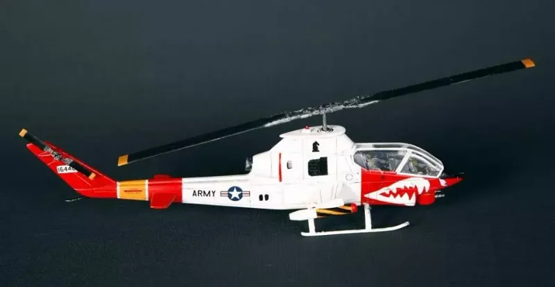 AH-1G Artic Cobra, B-01, 1:72 zdjęcie 3