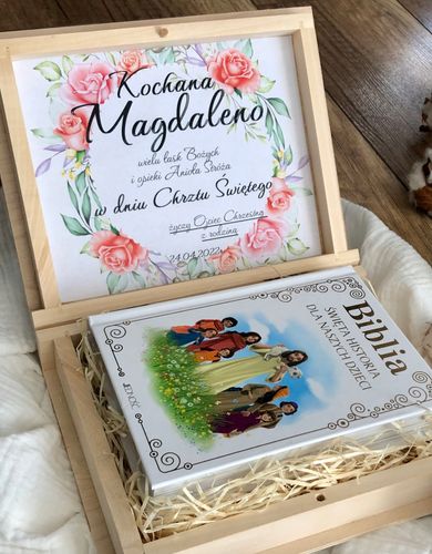 Prezent od chrzestnej na chrzest biblia szkatułka na Arena.pl