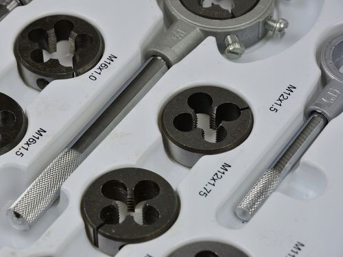 Narzynki gwintowniki kalibrowniki zestaw 110-el. na Arena.pl