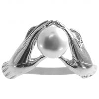 SREBRNY PIERŚCIONEK DŁONIE TRZYMAJĄCE PERŁE SREBRO PRÓBY 925