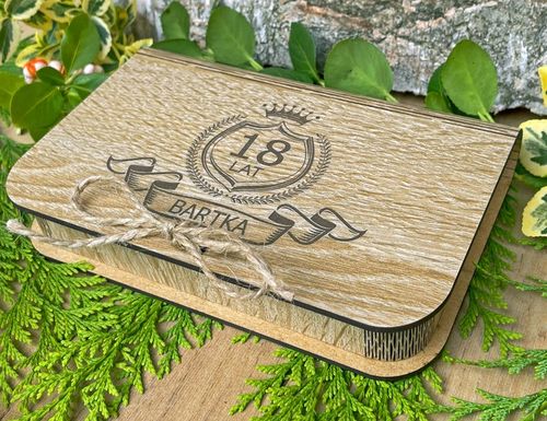 PUDEŁKO NA PIENIĄDZE PREZENT NA ROCZNICĘ URODZINY 18-40-100 LAT HD-KOLORY na Arena.pl