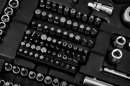 NEO Zestaw Kluczy Nasadowych 220 Elementów 1/2", 3/8", 1/4" Walizka na Arena.pl