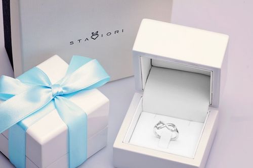 Złoty pierścionek PBD3907 - Diament na Arena.pl