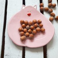Różowy talerzyk deserowy kot - Rękodzieło na prezent - Lamabo Ceramics
