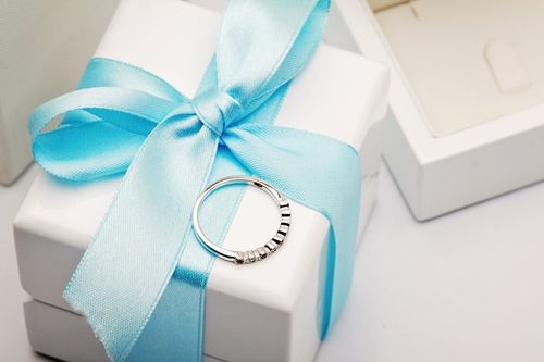 Złoty pierścionek PBD3867R - Diament na Arena.pl