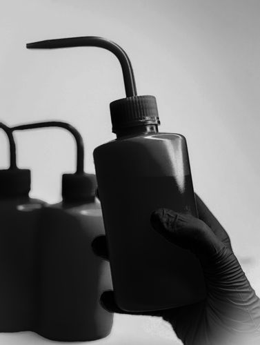 BUTELKA TRYSKAWKA BUTELECZKA DO MYCIA RZĘS 250 ml CZARNA na Arena.pl