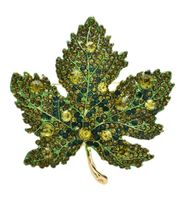 Broszka z cyrkoniami liść klonu zielony elegancka przypinka listek