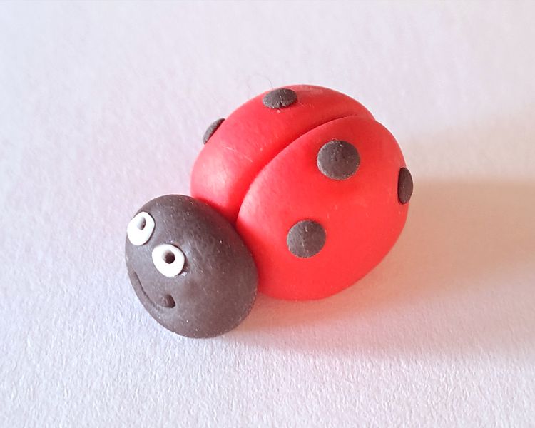 Cukrowa figurka na tort  biedronka zdjęcie 2