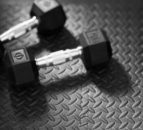 PODŁOGA gumowa PUZZLE do siłowni MATA pod sprzęt ochronna czarna 1,8x2,4m na Arena.pl