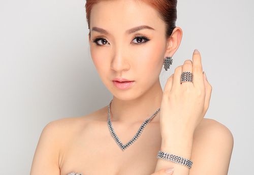 srebrny cudowny duży pierścień z markazytami 13 na Arena.pl