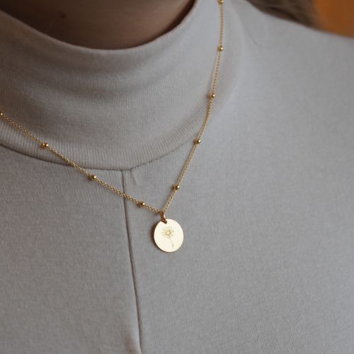 Naszyjnik z blaszką z wzorem kwiatka - srebro złocone 40 cm na Arena.pl