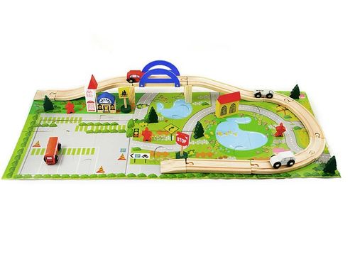 Drewniany samochodowy tor na Arena.pl
