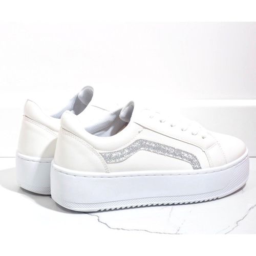 Białe trampki na platformie 798 r.40 na Arena.pl