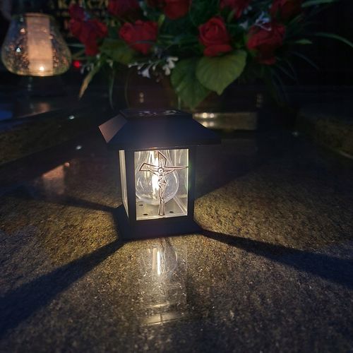 LAMPION NA GRÓB Statuetka NA Cmentarz Z KRZYŻEM ZNICZ SOLARNY LED na Arena.pl