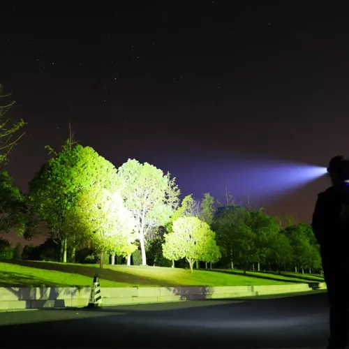 Latarka czołowa L-T21 posiada 4 tryby pracy 5 super jasnych diod LED na Arena.pl