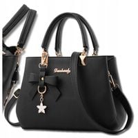 Torebka Elegancka damska na ramię kuferek torba czarna pasek Brelok kokarda