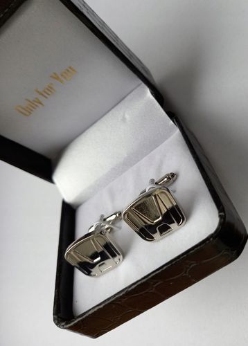 Spinki do mankietów koszul Exciting Srebrne Logo Honda w Etui Szkatułka na Arena.pl