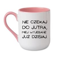 KUBEK "NIE CZEKAJ DO JUTRA, MIEJ WYJEBANE JUŻ DZISIAJ" Wzór - Elegant Coffee Różowy 330 ml