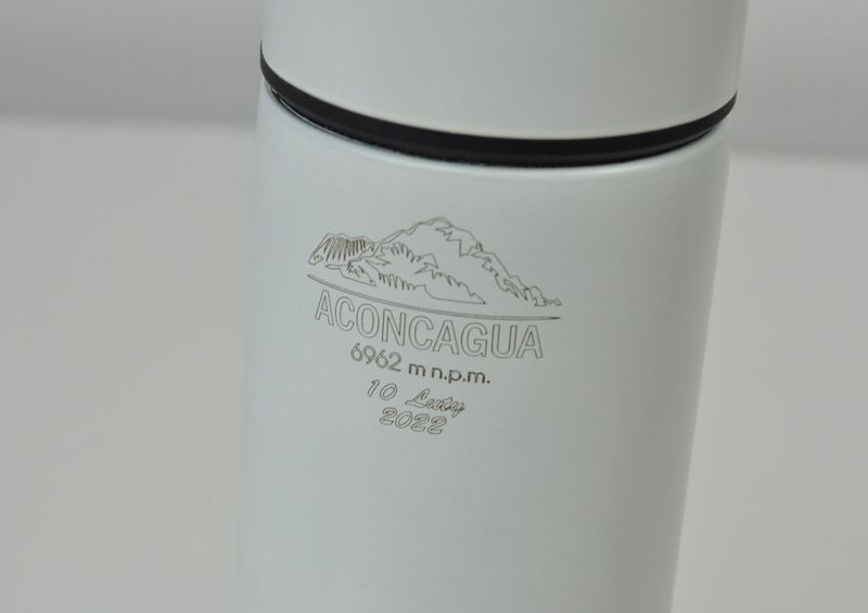 Termos 470 ml logo, grawer BIAŁY 50szt. 6 cm x 22,5 cm zdjęcie 7