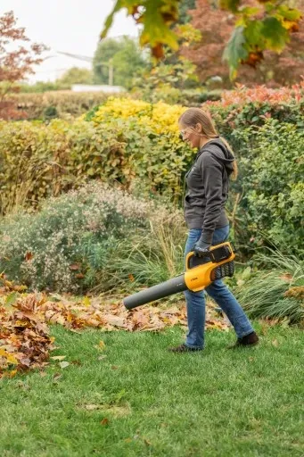 STIGA BL 300E DMUCHAWA AKUMULATOROWA ZESTAW 2X 4 AH 500 W 43 M/S 3 KG zdjęcie 2