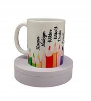 Kubek na Dzień Nauczyciela zakończenie roku, kolorowe kredki imiona