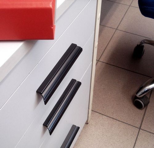 UCHWYT DO MEBLI STEP 15071Z0960B.N2 Rozstaw w mm - 96, Kolor pokrycia - Czarny matowy na Arena.pl