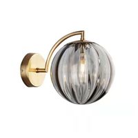 Loftowa lampa ścienna CGGREN GREY szklana kula kinkiet mosiądz