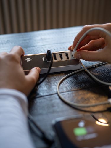 Stacja ładująca USB Brennenstuhl estilo 4xUSB-A 1xUSB-C Power Delivery 20W na Arena.pl