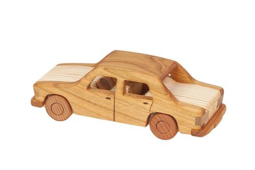 Duży model auta "Fiat 125p" na Arena.pl