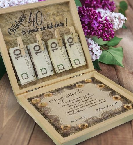 PREZENT NA 40 URODZINY PUDEŁKO Z ŻYCZENIAMI na Arena.pl