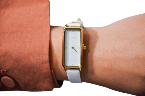 Elegancki  prostokątny zegarek na skórzanym białym pasku koperta kolor złoty