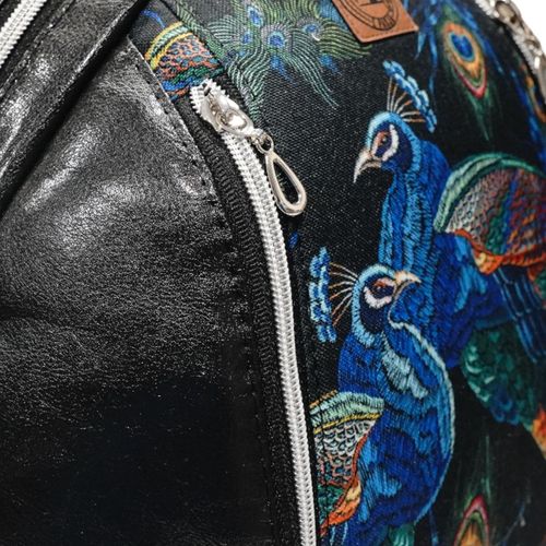 Mały Plecak Czarny z Motywem Pawia – Handmade na Arena.pl