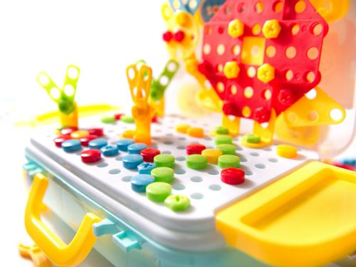 Puzzle Klocki w walizce + wkrętarka 258 el. na Arena.pl