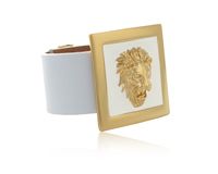 skórzana, biała bransoletka z kwadratową, ręcznie malowaną klamrą z lwem