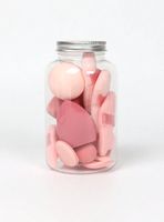 Zestaw różowych gąbek do makijażu w słoiczku blender i puszki do pudru