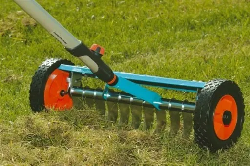 Wertykulator na kółkach do oczyszczania trawnika po zimie 3395 Gardena zdjęcie 9