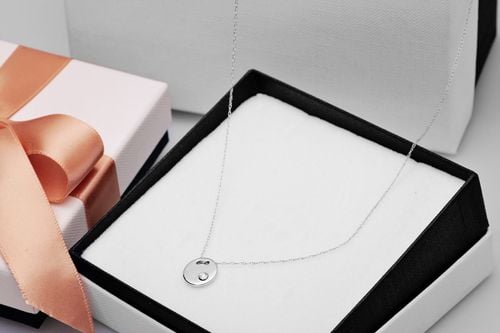 naszyjnik z brylantem w białym złocie na Arena.pl