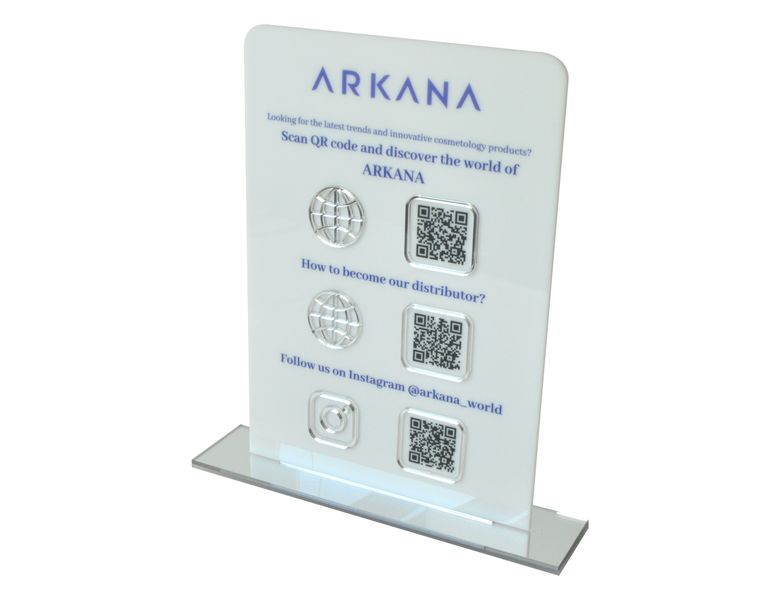 Tabliczka social media A4 plexi z nadrukiem UV i srebrnymi elementami zdjęcie 1